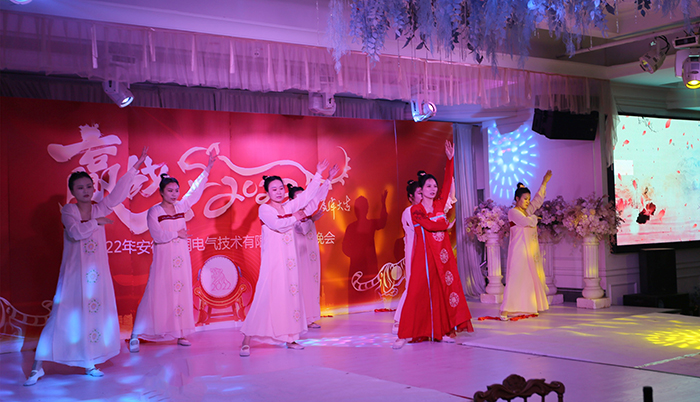 開場(chǎng)舞.jpg 開場(chǎng)舞.jpg