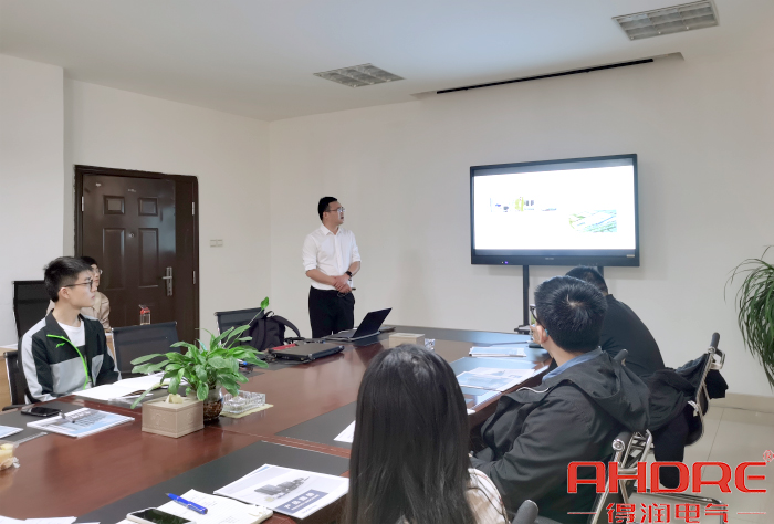 會議中.jpg 會議中.jpg