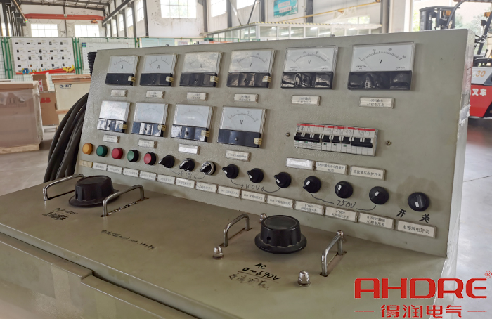 高壓設(shè)備調(diào)試車.jpg 高壓設(shè)備調(diào)試車.jpg