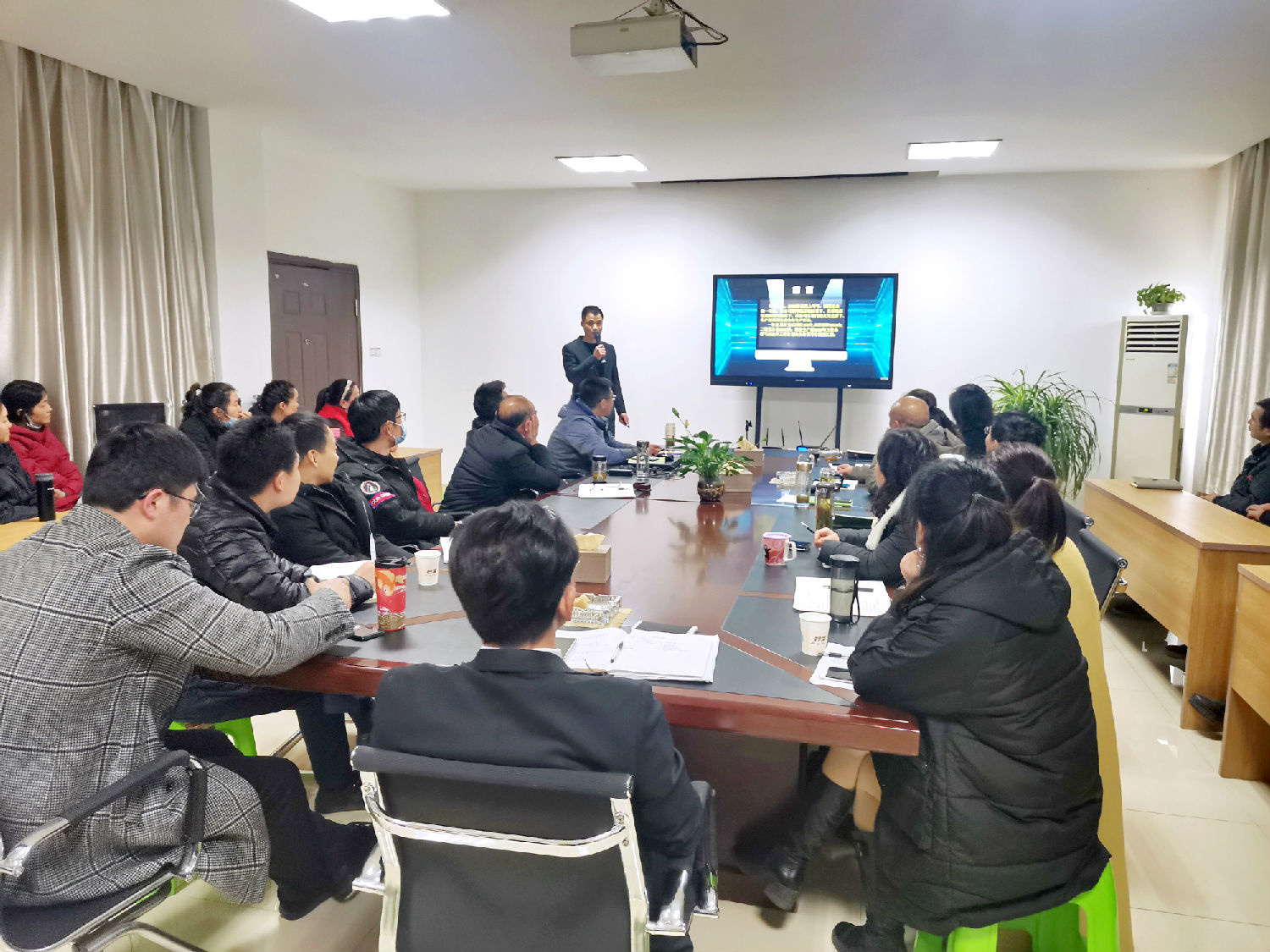 生產(chǎn)部.jpg 生產(chǎn)部.jpg