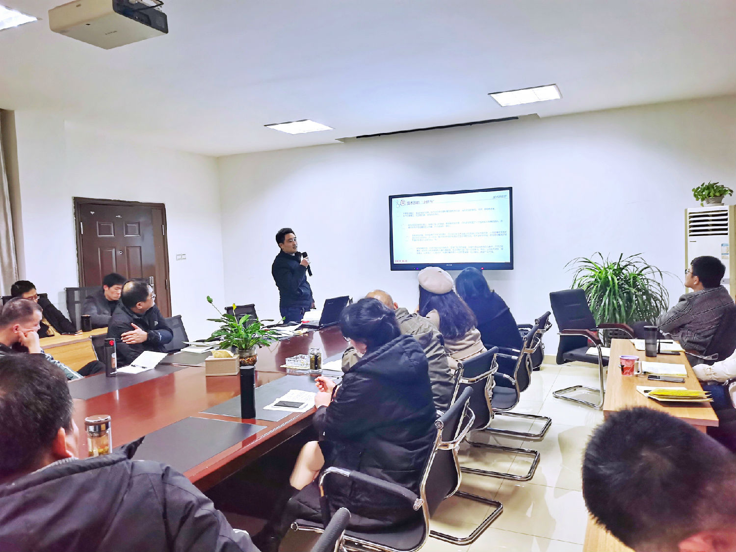 技術部.jpg 技術部.jpg