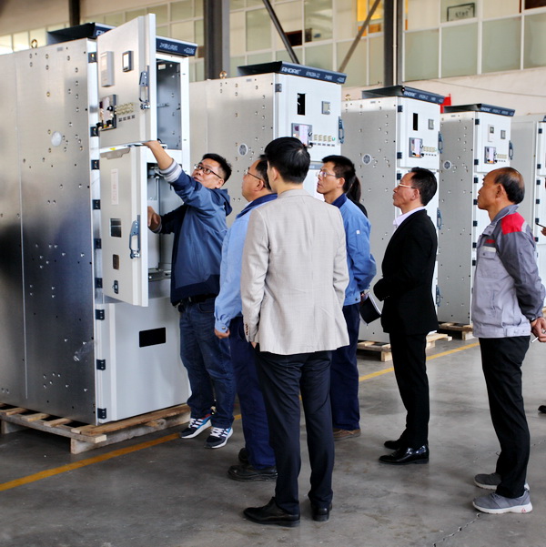 客戶參觀車間.jpg 客戶參觀車間.jpg