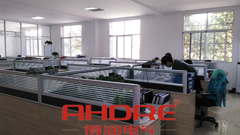 得潤(rùn)電氣 高壓開關(guān)柜生產(chǎn)廠家 咨詢熱線:4000551777 QQ:3176885416. 得潤(rùn)電氣 高壓開關(guān)柜生產(chǎn)廠家 咨詢熱線:4000551777 QQ:3176885416.