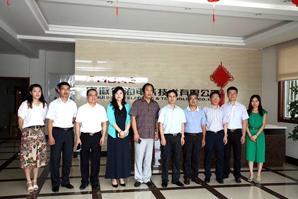 湖南省工商聯(lián)副主席吳曙光到得潤(rùn)電氣參觀考察 湖南省工商聯(lián)副主席吳曙光到得潤(rùn)電氣參觀考察