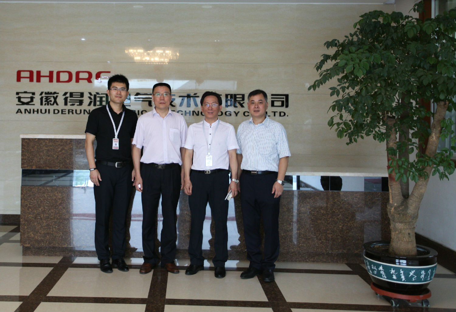 安徽得潤電氣 為您提供電氣工程咨詢、設(shè)計、制造、安裝調(diào)試一站式服務(wù) 咨詢熱線：400-0551-777 qq：3176885416