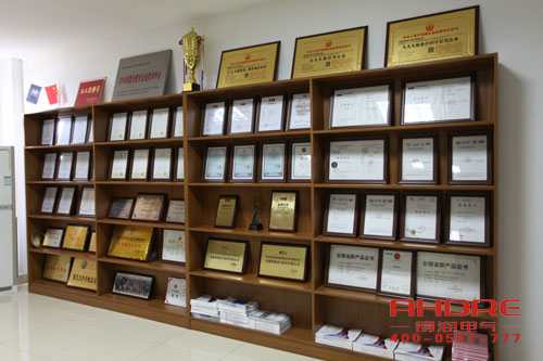 安徽得潤(rùn)電氣 成套高低壓開(kāi)關(guān)柜 配電柜 廠家 電話:400-0551-777 qq:3176885416 安徽得潤(rùn)電氣 成套高低壓開(kāi)關(guān)柜 配電柜 廠家 電話:400-0551-777 qq:3176885416