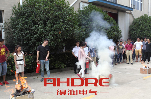 安徽得潤電氣 專注開關(guān)柜 電容柜 電話:400-0551-777 qq:3176885416 安徽得潤電氣 專注開關(guān)柜 電容柜 電話:400-0551-777 qq:3176885416