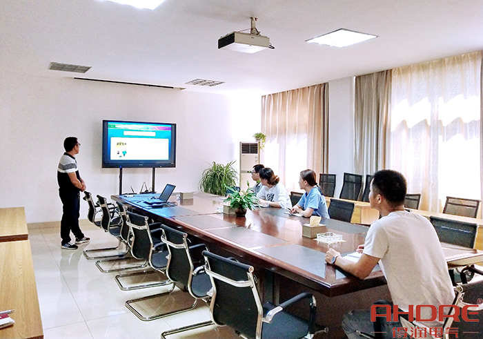 安全教育培訓(xùn)活動(dòng)2.jpg 安全教育培訓(xùn)活動(dòng)2.jpg