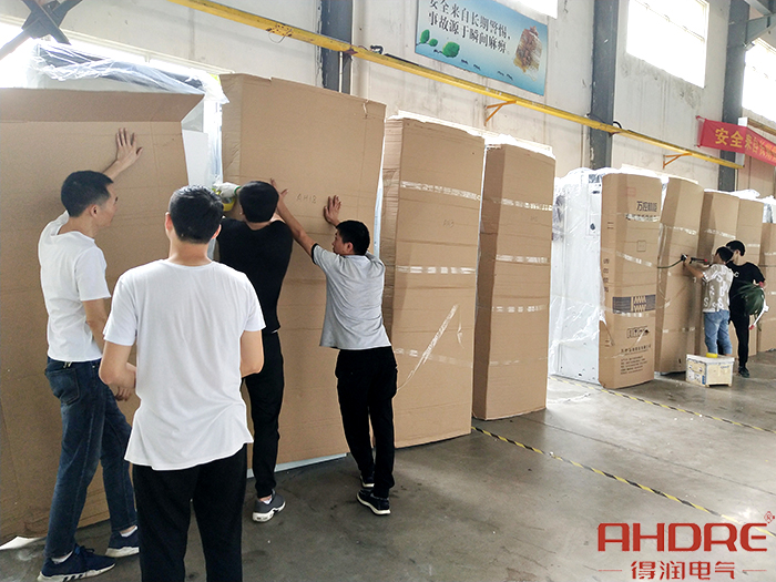 進(jìn)行防護(hù)包裝.jpg 進(jìn)行防護(hù)包裝.jpg