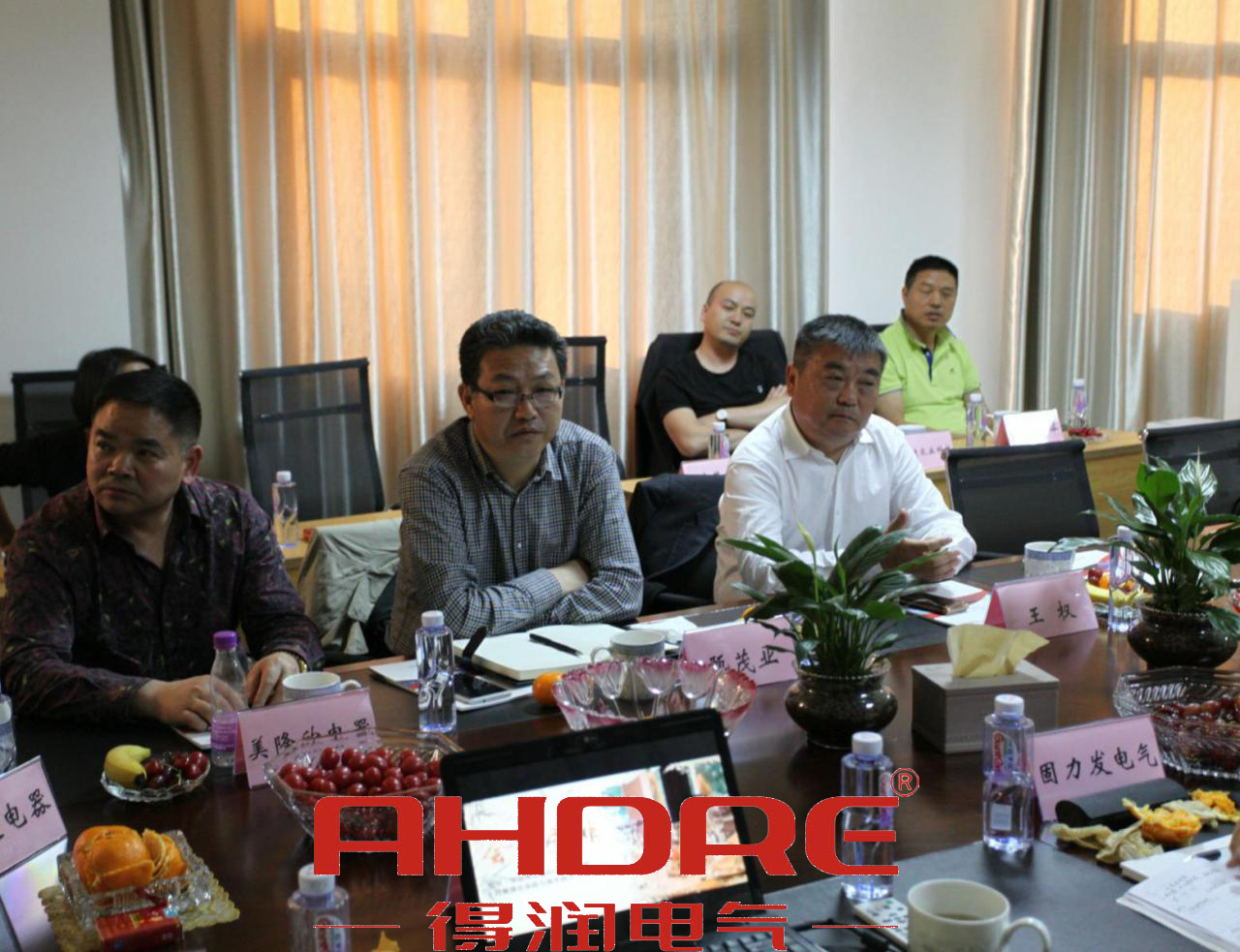 得潤(rùn)電氣 配電柜生產(chǎn)廠家 咨詢熱線:4000551777 得潤(rùn)電氣 配電柜生產(chǎn)廠家 咨詢熱線:4000551777