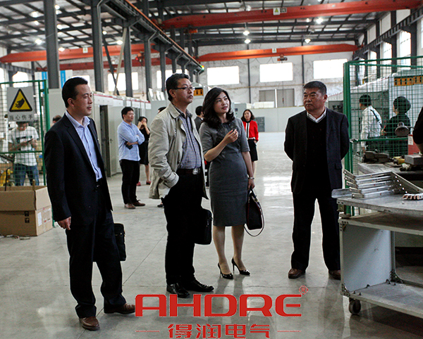 得潤(rùn)電氣 配電柜生產(chǎn)廠家 咨詢熱線:4000551777 得潤(rùn)電氣 配電柜生產(chǎn)廠家 咨詢熱線:4000551777