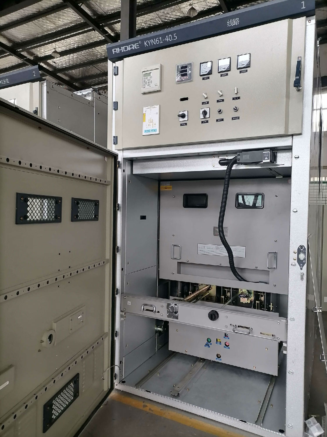 KYN61-40.5內(nèi)部結構 KYN61-40.5內(nèi)部結構