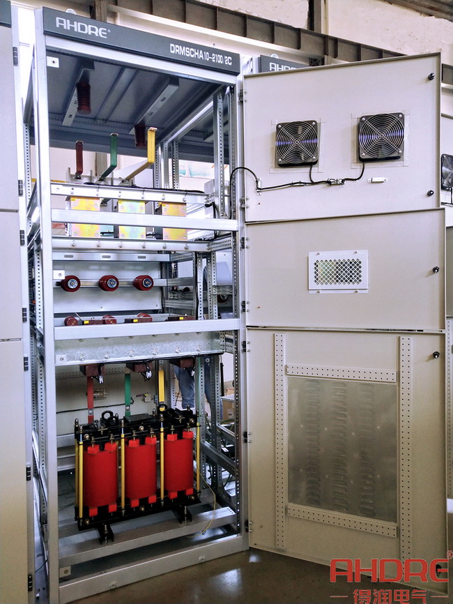 高壓無(wú)功自動(dòng)補(bǔ)償裝置.jpg 高壓無(wú)功自動(dòng)補(bǔ)償裝置.jpg