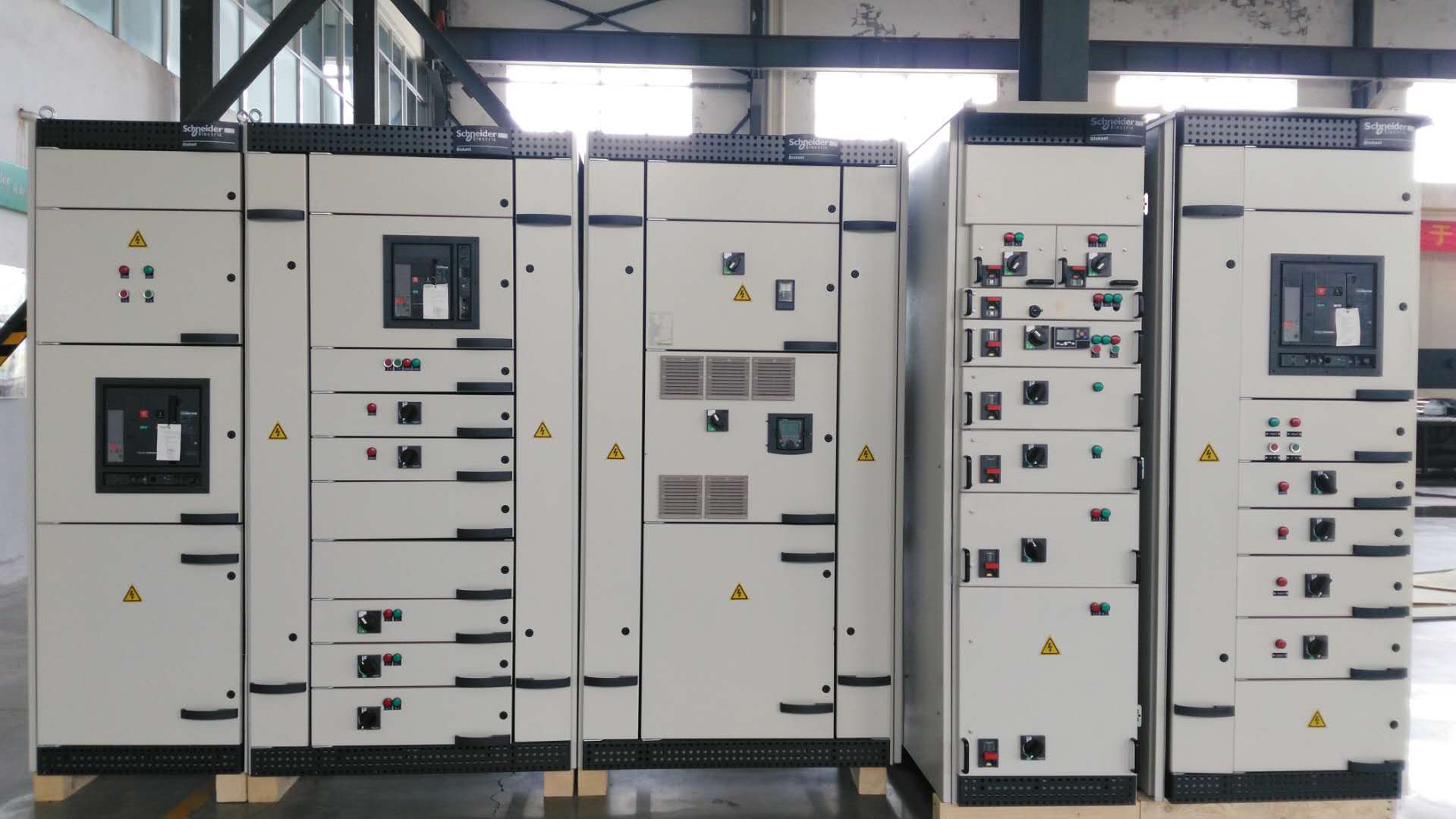 施耐德低壓柜，blokset型號(hào) 得潤(rùn)電氣樣柜