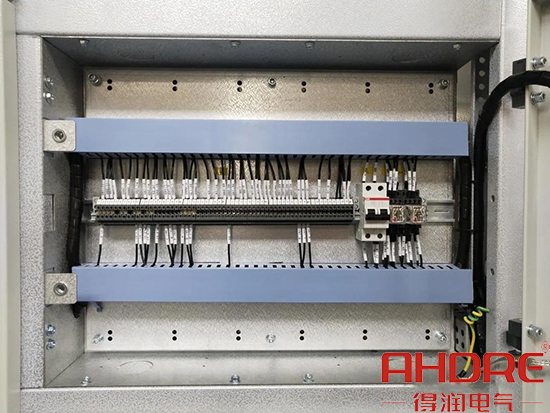 中間繼電器實(shí)物圖.jpg 中間繼電器實(shí)物圖.jpg