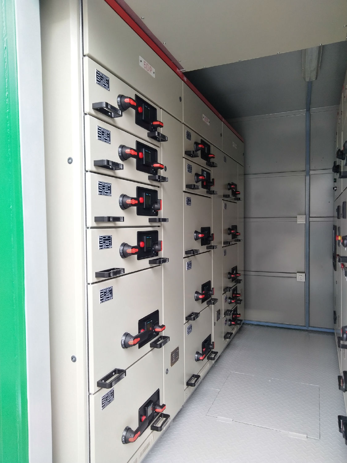 得潤(rùn)電氣 集裝箱式變電站 咨詢熱線:400-128-7988 得潤(rùn)電氣 集裝箱式變電站 咨詢熱線:400-128-7988