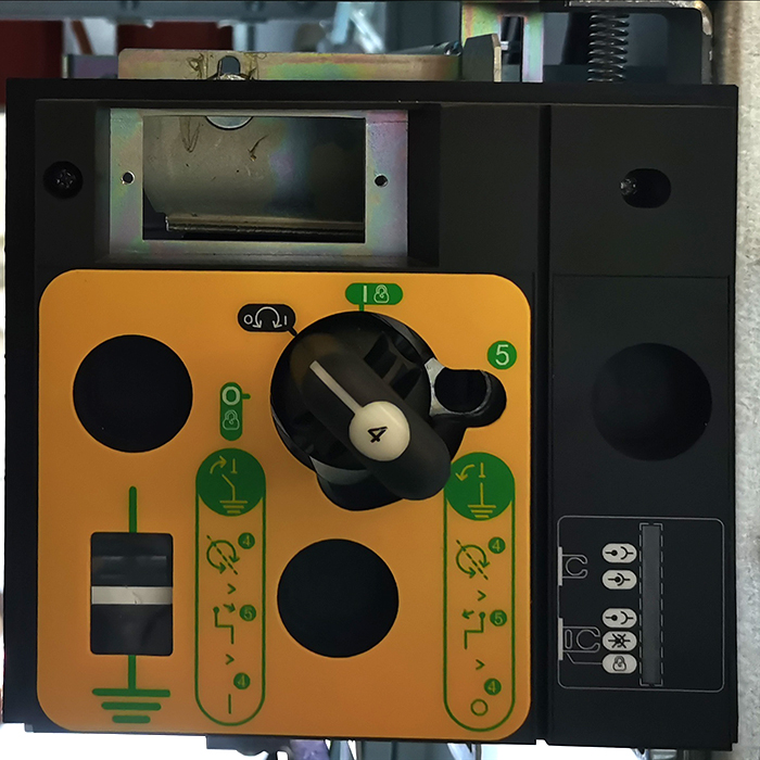 接地開關(guān)機構(gòu).jpg 接地開關(guān)機構(gòu).jpg