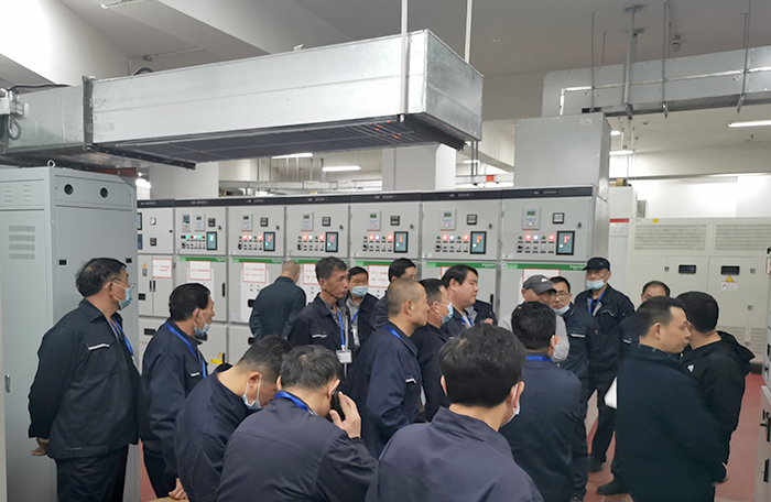 進行MVnex中壓柜實操培訓(xùn).jpg 進行MVnex中壓柜實操培訓(xùn).jpg