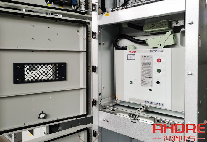 10KV高壓斷路器.jpg 10KV高壓斷路器.jpg