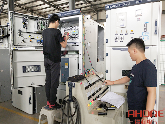 利比里亞項目10KV中壓柜調試環(huán)節(jié).jpg 利比里亞項目10KV中壓柜調試環(huán)節(jié).jpg