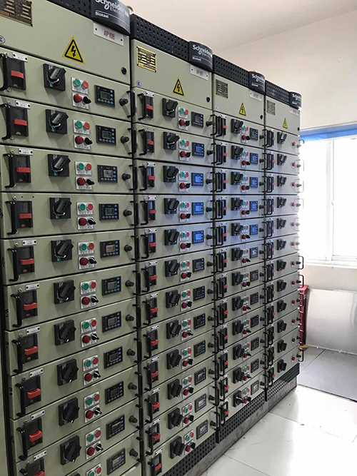 施耐德授權柜，B柜生產廠 400-128-7988 得潤電氣