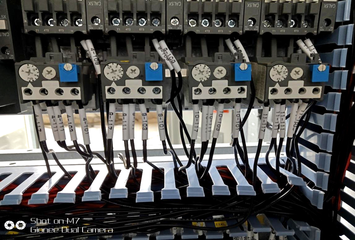 得潤電氣 合肥開關(guān)柜廠家 電話:400-0551-777 qq:3176885416 得潤電氣 合肥開關(guān)柜廠家 電話:400-0551-777 qq:3176885416